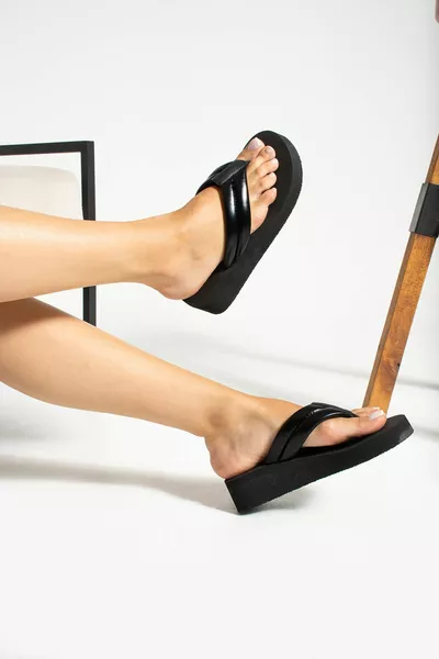 Nora Plateforme Talon (4,5 CM) Sandales Femme Noires à Doigt pour Plage Flip Flops