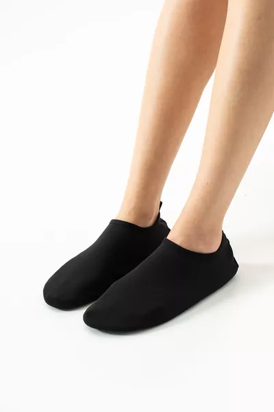 شبشب بحري ومسبح مقاوم للانزلاق بتصميم مريح ومتينة