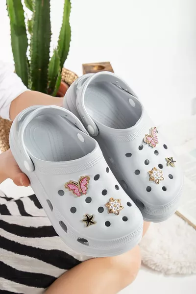 Comfortabele hielslippers voor verpleegkundigen en dokters in grote ziekenhuizen