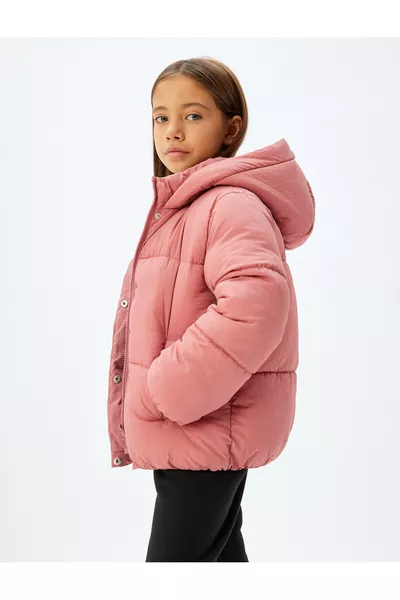 سترة منفوخة بغطاء للرأس مع جيوب بسحاب