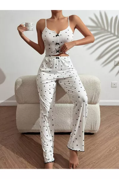 طقم بيجاما نوم نسائي بأكمام قصيرة من القماش المطاطي الأبيض مزين بنقش وفيونكة