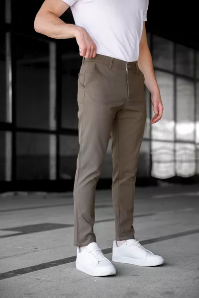 Pantalon en lin marron homme coupe slim