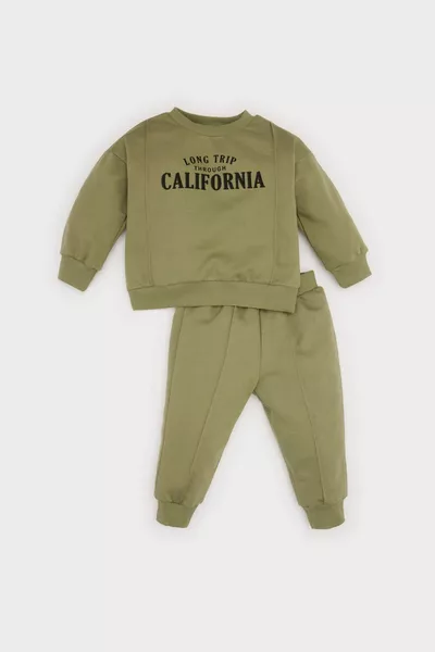 طقم رضيع ولد مكون من قطعتين، سويتر مطبوع وبنطال رياضي بخصر مطاطي WN