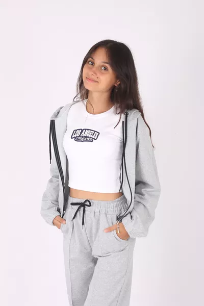 سترة قصيرة ذات غطاء رأس بثلاث عبوات\قميص قصير/بدلة رياضية نسائية واسعة الساق