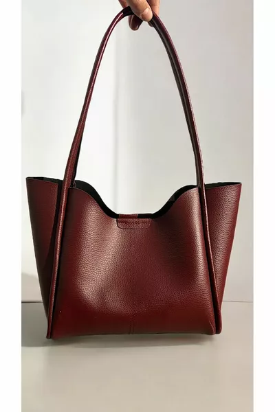 حقيبة يد وكتف نسائية بلون العنابي ومزودة بمغناطيس