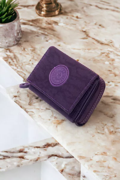 محفظة بطاقات وإكسسوار أنيق نسائي باللون البنفسجي من قماش كرينكيل مع أزرار ضغط وسحاب