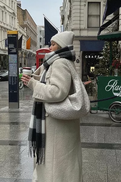 Écharpe châle importée à motif à carreaux noirs et blancs Puff