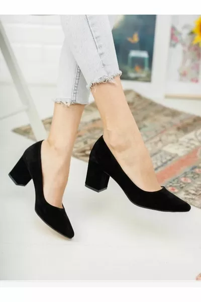 نموذج دلو خنجر قصير الكعب