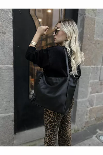 حقيبة سوداء للمتسوقين بأكمام كبيرة للمرأة