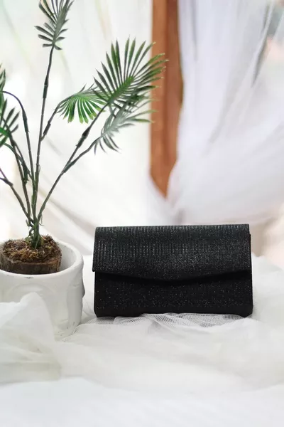 Женская черная мини-сумка через плечо с блестками