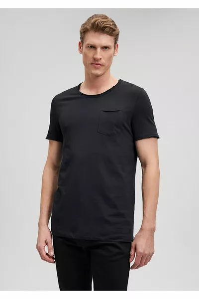 Stitched Pocket Detailed Black T-Shirt Fitted / Fitted Fit 