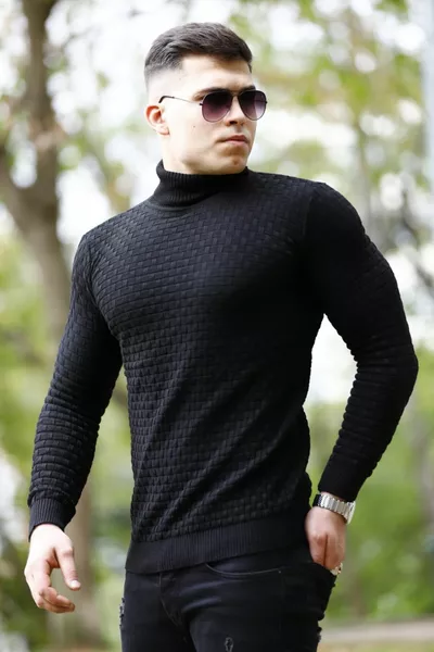 Pull en maille à col roulé noir pour homme