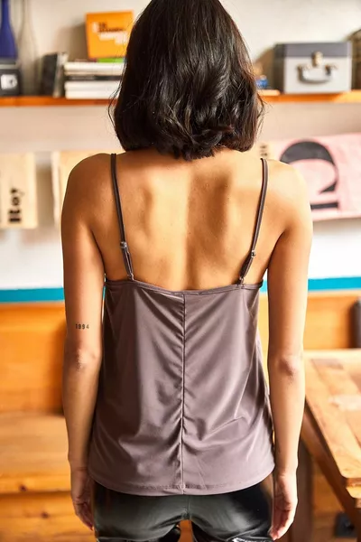 Vrouwen Bittere Koffie Riem Verstelbare Kant Gedrapeerde Gebreide Tank Top Blouse 