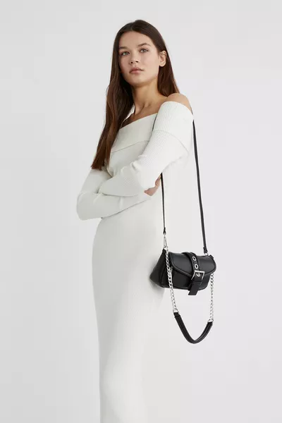 حقيبة بإبزيم وحمالة كروس