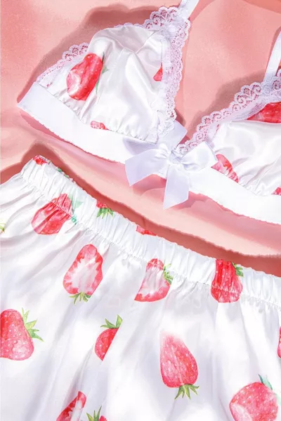 المرأة حبل حزام الدانتيل bustier السراويل الوردي الأبيض الفراولة الساتان ثوب النوم مجموعة