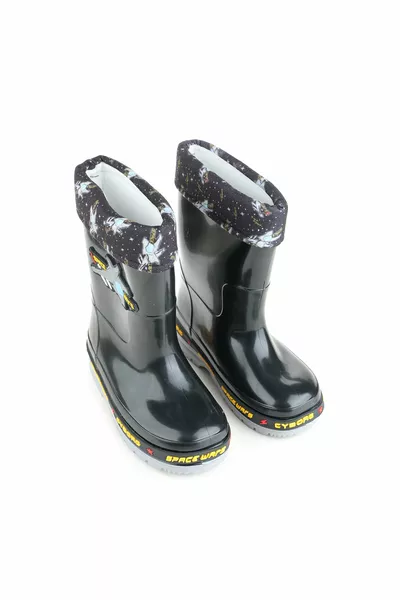 أحذية الشتاء للأولاد