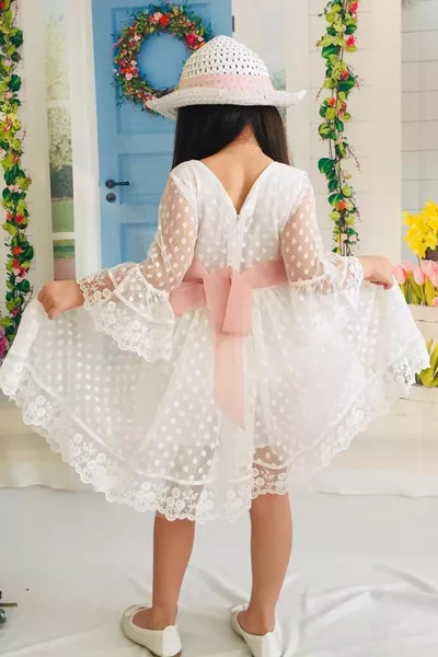 الدانتيل الفتيات اللباس Ecru مع قبعة كريم