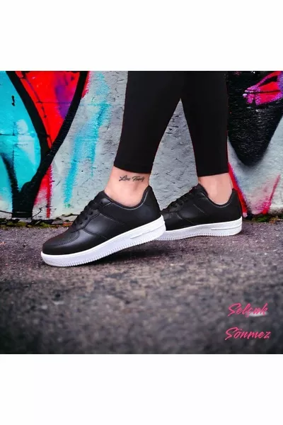 Schwarz-Weiß-Sneaker Sneaker