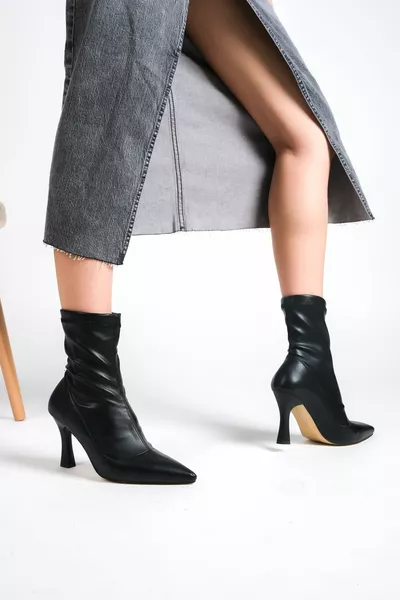 Zwarte stretchlaarzen met korte hakken voor dames