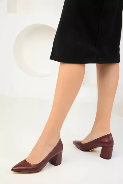 كعب كلاسيكي نسائي عنابي 