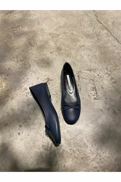 جلد طبيعي جميع اليدوية FLUTTER الأزرق الداكن الباليه الشقق