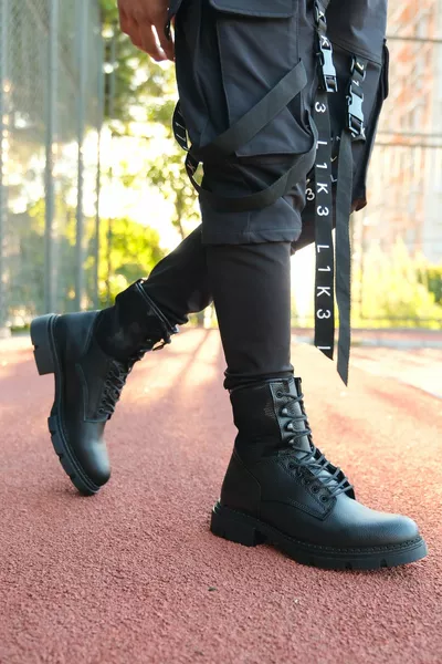 أحذية بريدية رجالية سوداء البشرة 