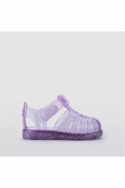 صنادل للبنات