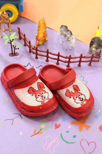 Ежедневни ортопедични осветени нехлъзгащи се подметки Плажно-морски детски сандали Чехли