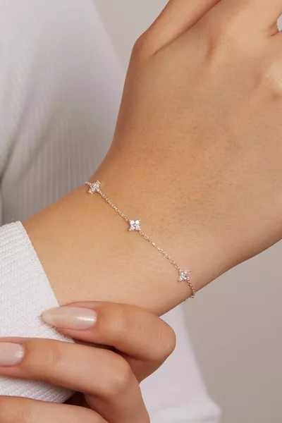 Дамска минимална сребърна гривна  стерлинги