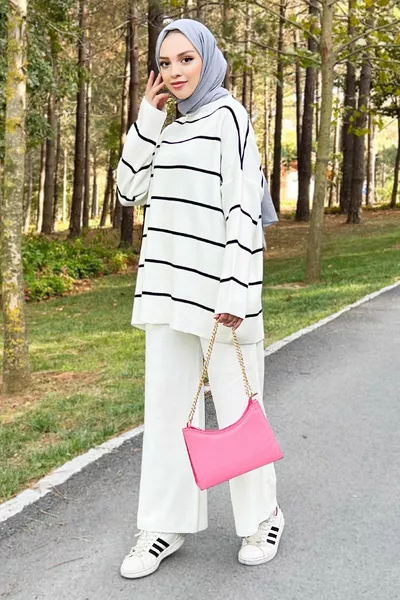 Трикотажный комплект в полоску  белый