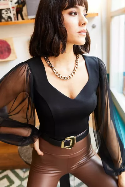 نسائية كم أسود تول برقبة على شكل V بلوزة محبوكة 