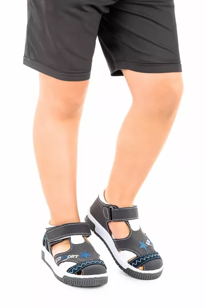 توريد أحذية كاجوال للأولاد 