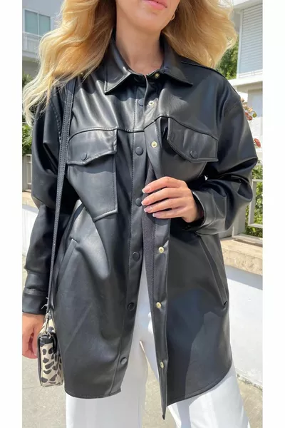 قميص من الجلد الصناعي باللون الأسود مع تفاصيل جيب مرتفعة