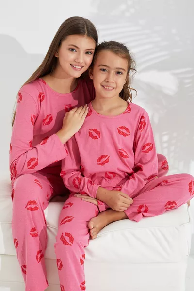 طقم بيجامة قطنية بنقشة شفاه وردية