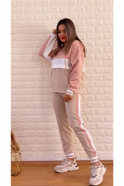 Комплект спортивного костюма с карманами кенгуру розового цвета