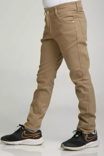 بنطال مدرسي من القماش الكانفاس بلون بيج داكن بخصائص مرنة