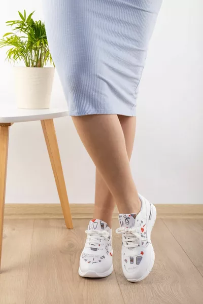 Бели маратонки Nurse Life с връзки за ортопед