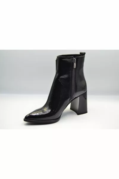 Damen Schwarze Crinkle Lackleder Metall Accessoire Botie Schuhe