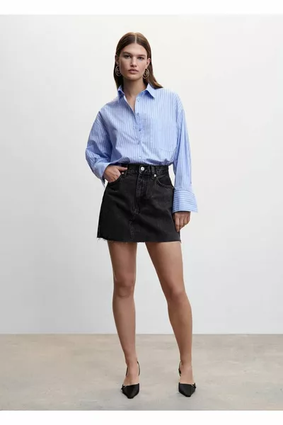 تنورة دنيم قصيرة