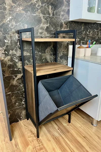 Metalen mand voor vieze was, badkamerrek, kastorganizer