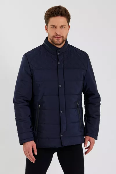 Мужская темно-синяя стеганая куртка с внутренними карманами и меховой подкладкой, которую можно стирать, обычного кроя