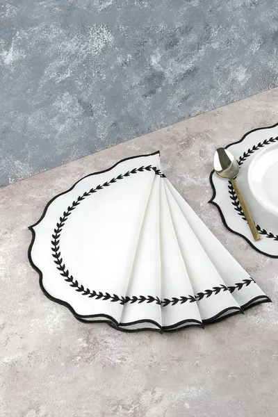 ٦ قطع مفارش أمريكية من الكتان مطرزة - تحت الأطباق من الكتان