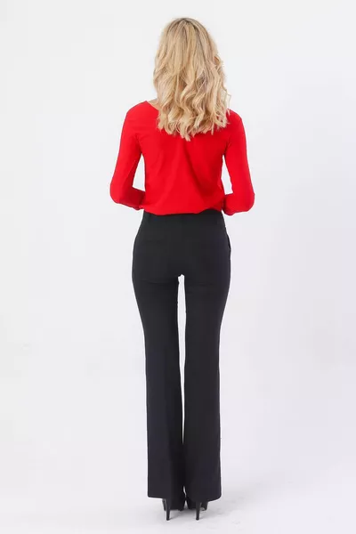 بنطلون نسائي إسباني واسع الساق من قماش ليكرا مع جيوب سميكة ذات حزام أسود