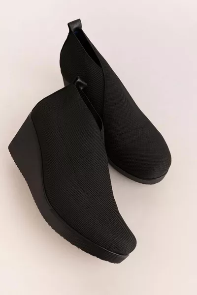 Elastische Schuhe im Capsule-Stil mit gepolsterten Absätzen Ell.