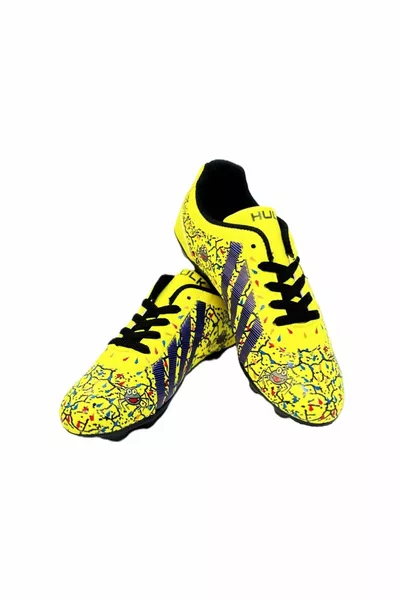 أحذية كرة القدم القوقازية الملونة للأطفال