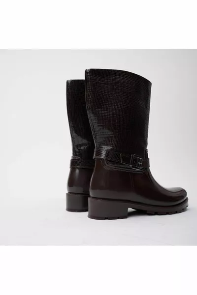 أحذية المطر النسائية []