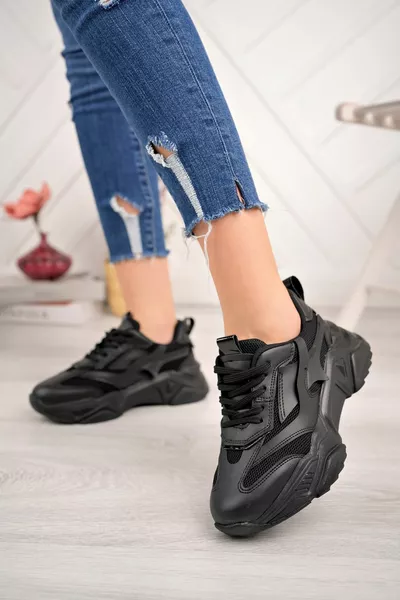 Женские черные кроссовки на шнуровке на высокой подошве