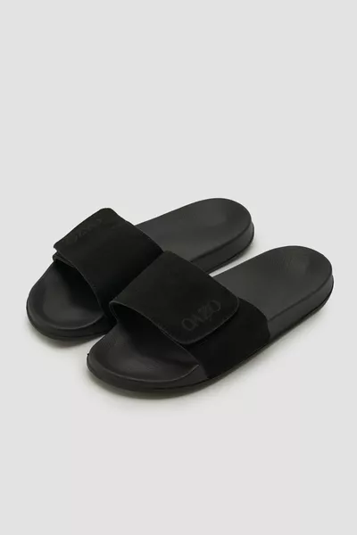 أسود الرجال إيفا عارضة الشاطئ الشباشب