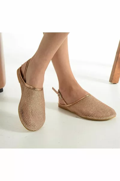 صندل نسائي ذهبي (ANNA) بتفاصيل