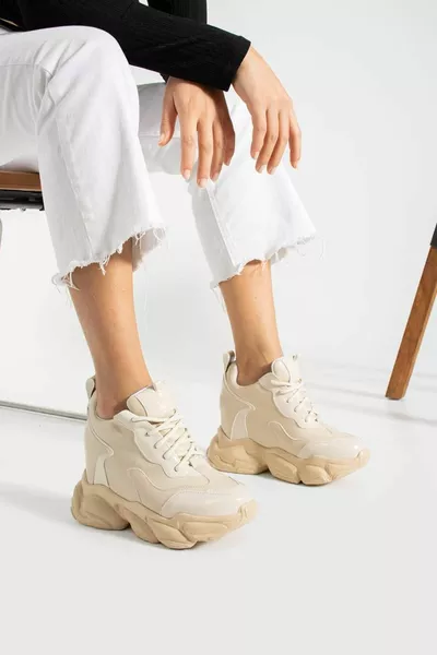 حذاء رياضي بكعب مبطن نسائي